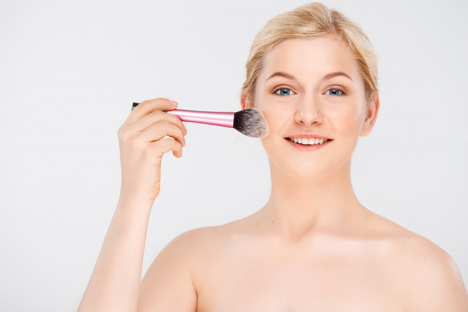 Trendy Makijażowe: Clean Girl, Soft Glam, Latte Look 